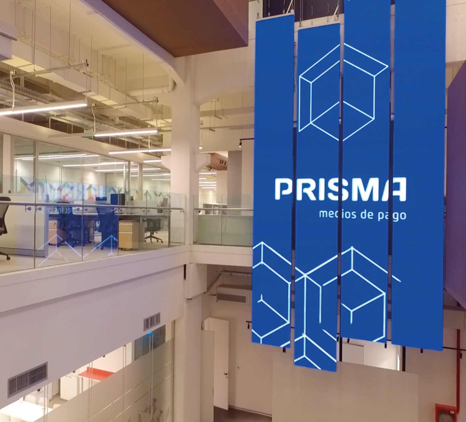 Kinetik — Prisma Medios de Pago — Motorized LED screen